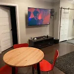 Cozy Apartment In The Heart Of Downtown Montreal