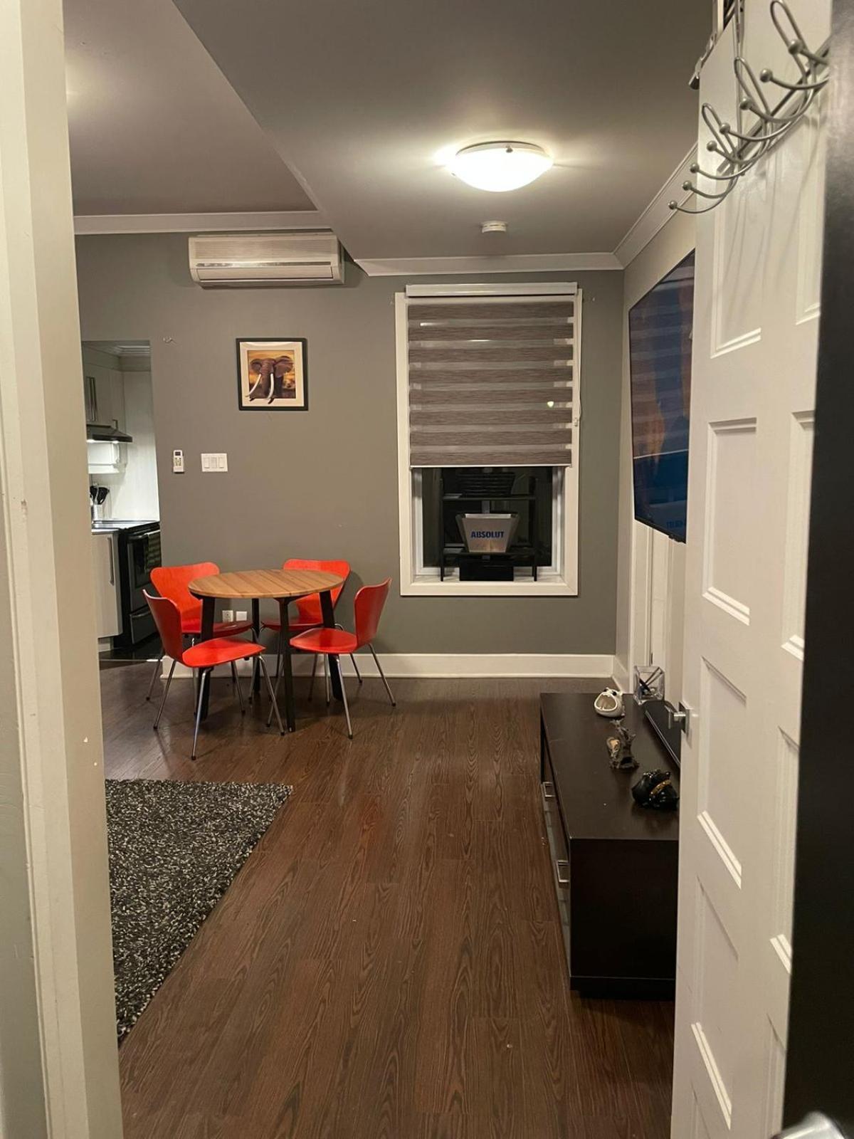 Cozy In The Heart Of Downtown Apartment *